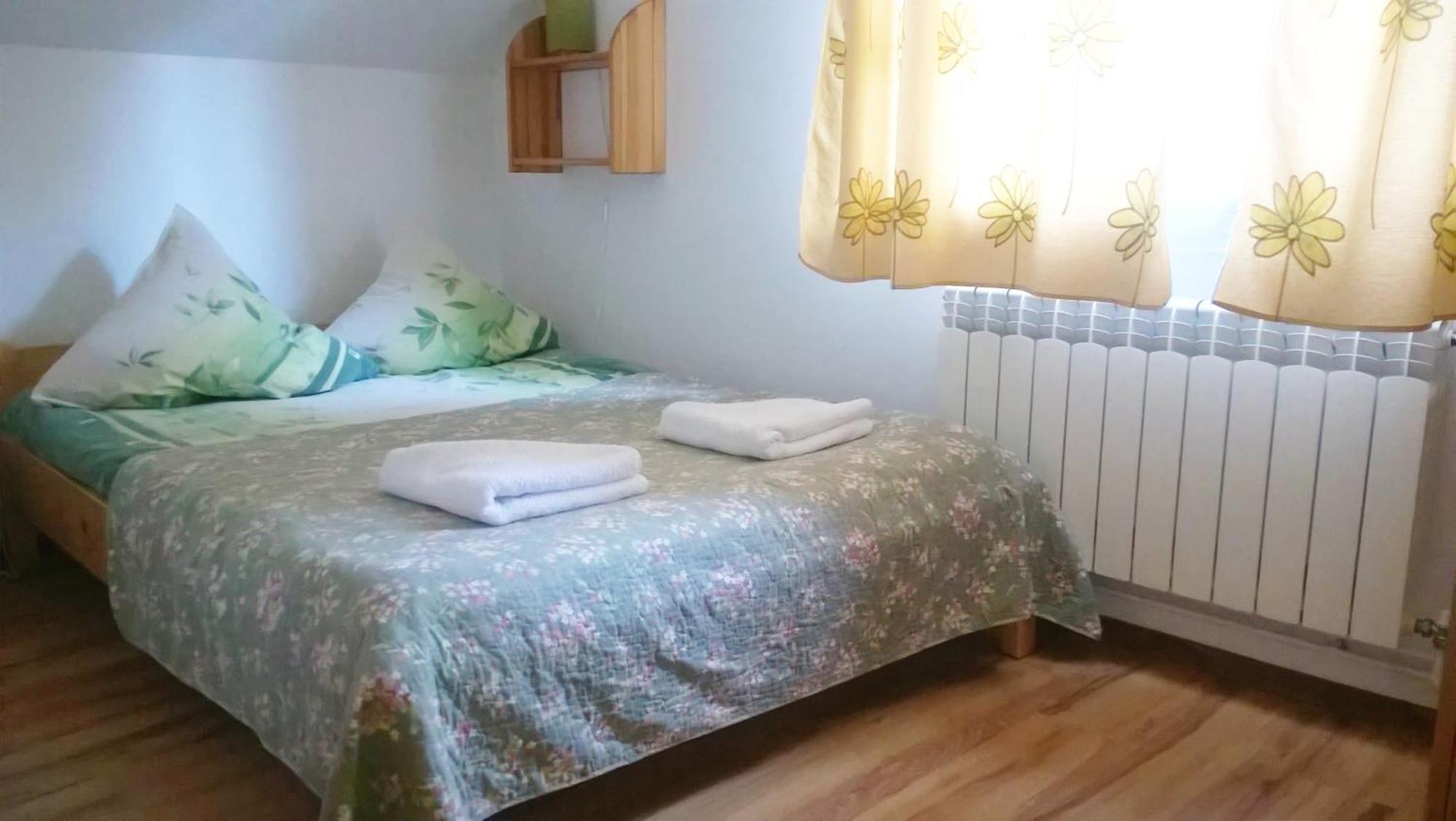 Lesne Berdo Przyslup Bed & Breakfast Чисна Стая снимка